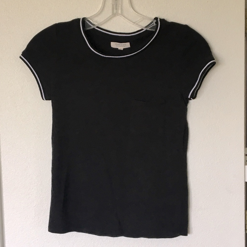 Heart & Hips•Black cropped t-shirt